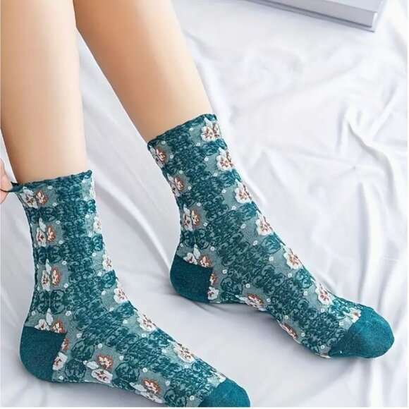 NEW Lot of Five Pair Cottage Core Textured Floral Socks - Picture 5 of 5